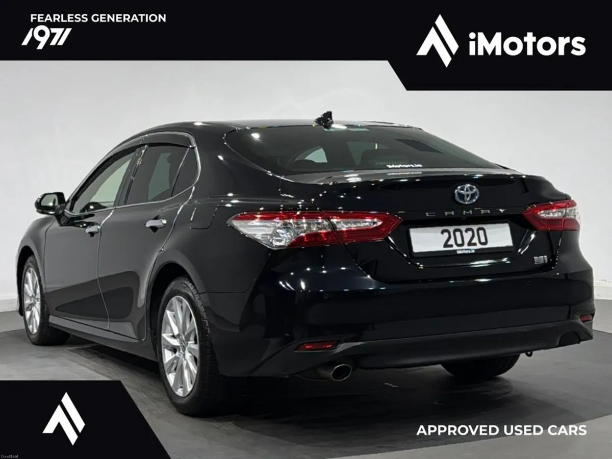 Toyota Camry AUTOMATIC HYBRID - Image 6