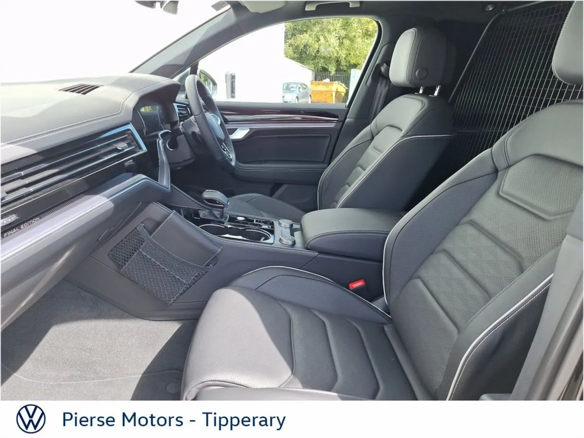 Volkswagen Touareg 3.0TDI 231HP R LINE 4M DSG - Image 6