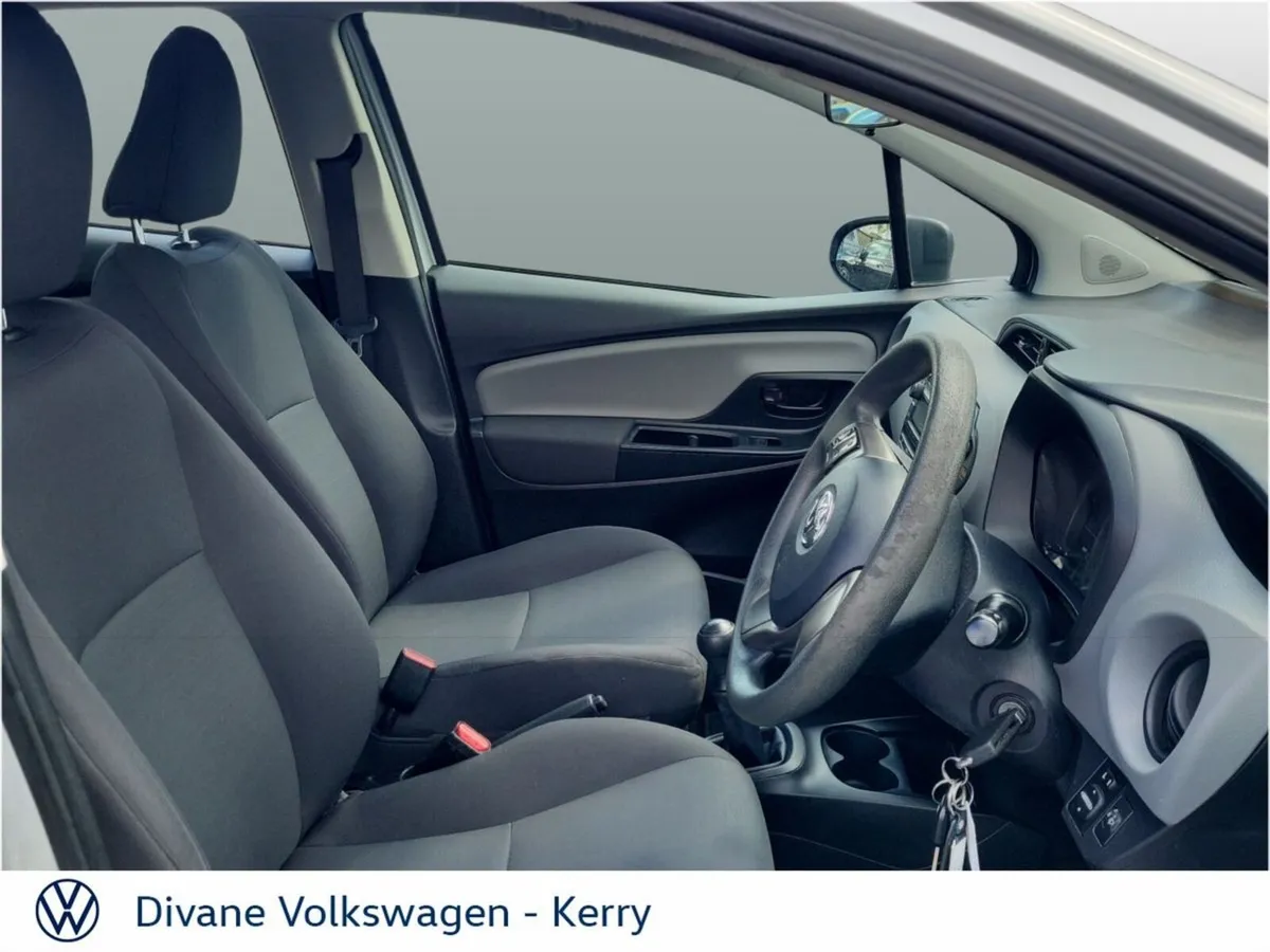 Toyota Yaris TERRA 1.0 PETROL - Image 4