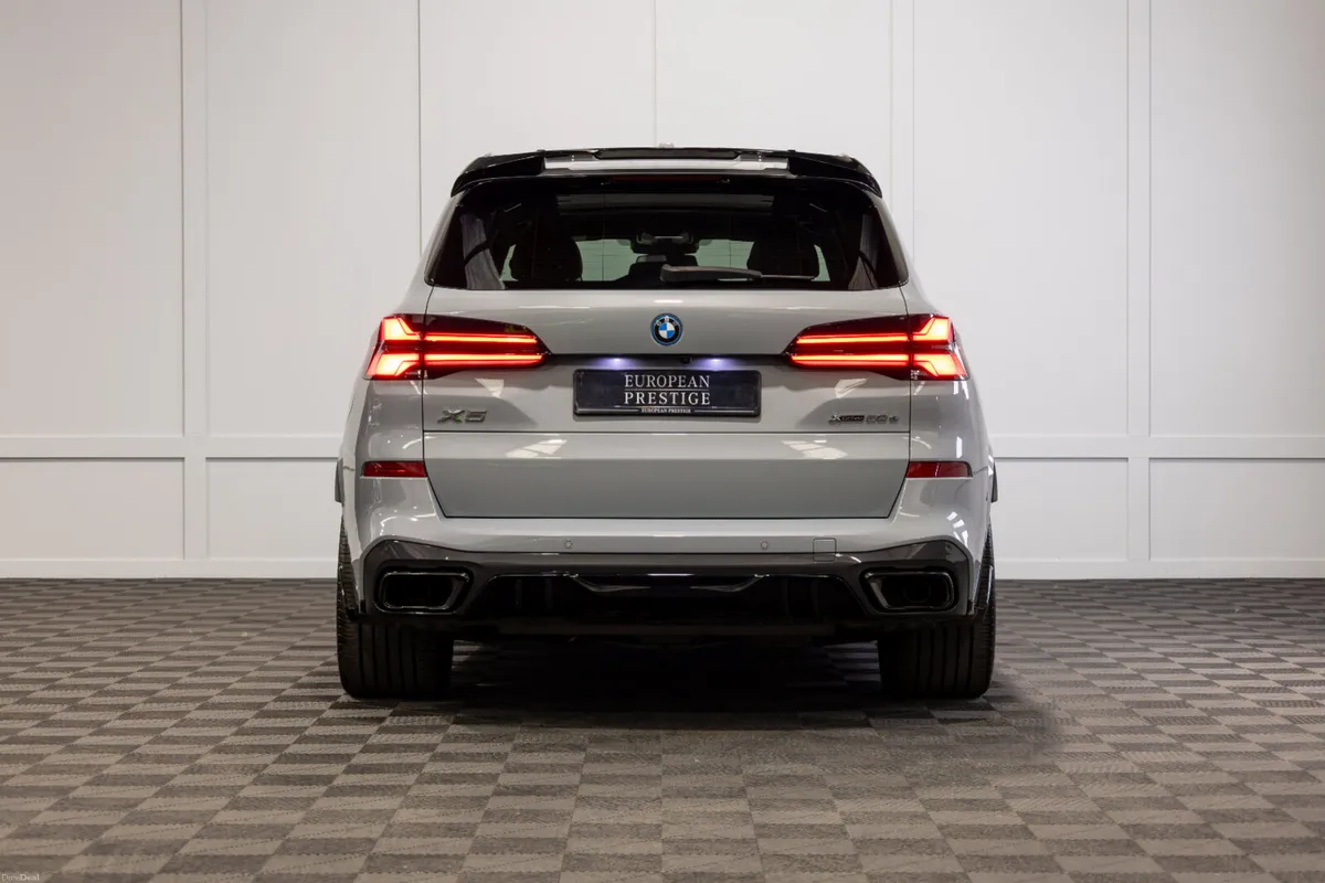 2025 BMW X5 X-Drive 50e M-Sport - Image 5