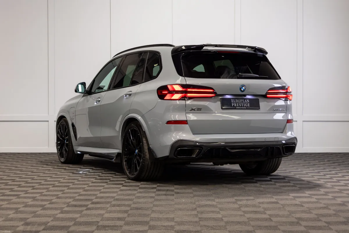 2025 BMW X5 X-Drive 50e M-Sport - Image 4