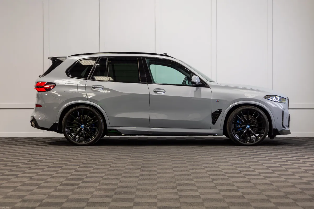 2025 BMW X5 X-Drive 50e M-Sport - Image 6