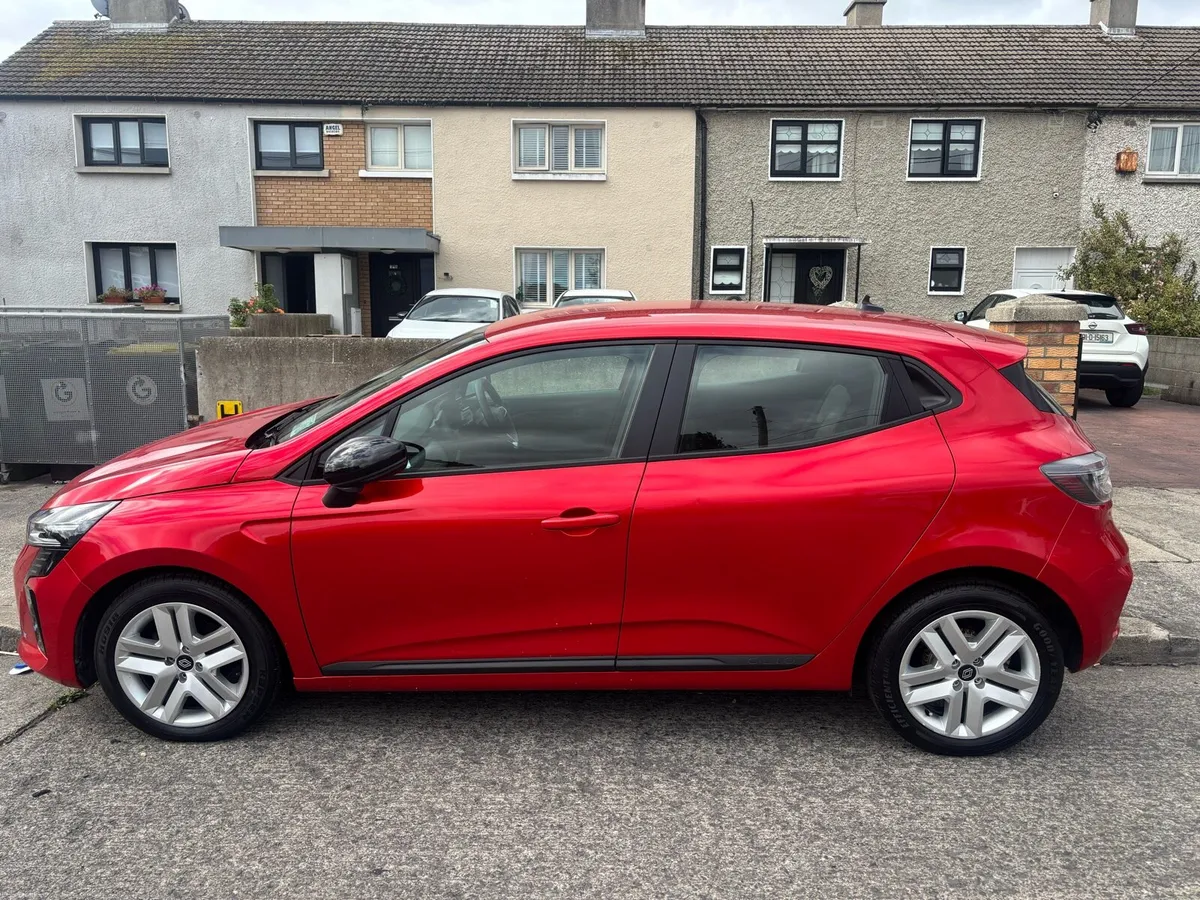 2025 Renault Clio - Image 4