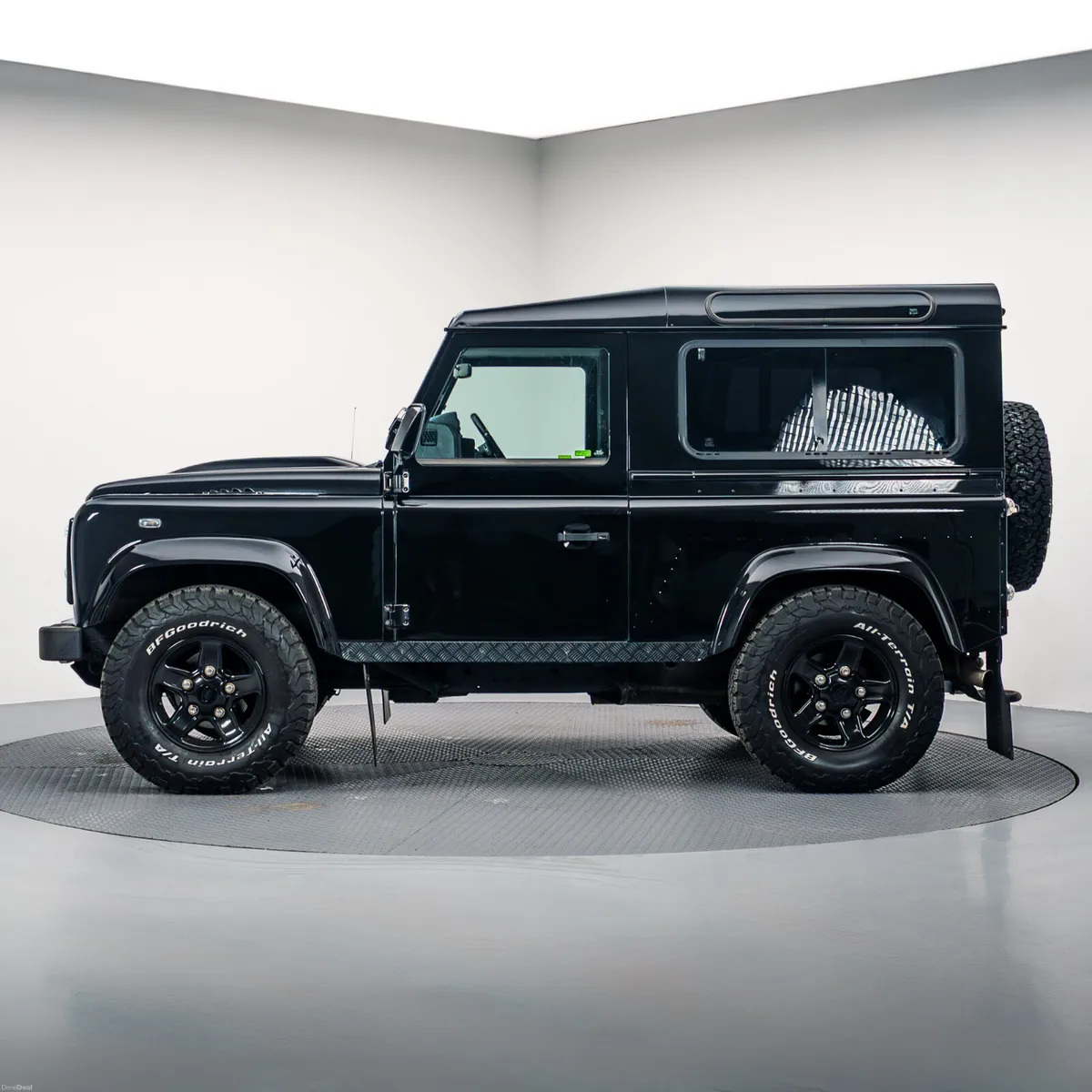 Land Rover Defender 2010 - Image 3