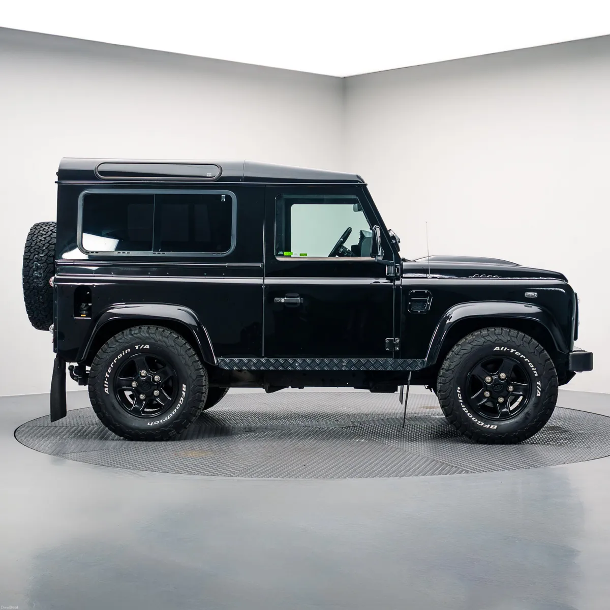 Land Rover Defender 2010 - Image 4