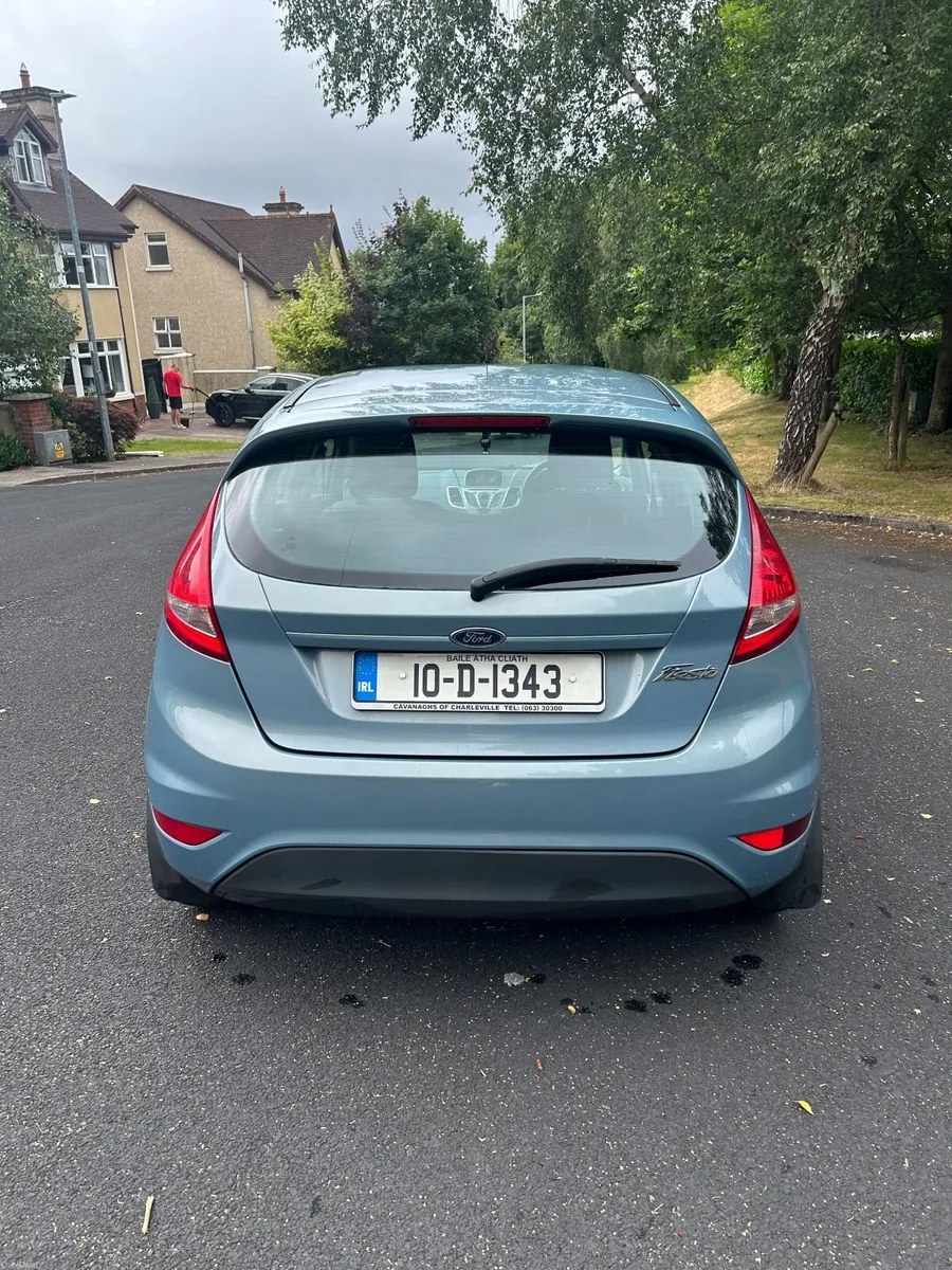 Ford Fiesta 2010 - Image 2