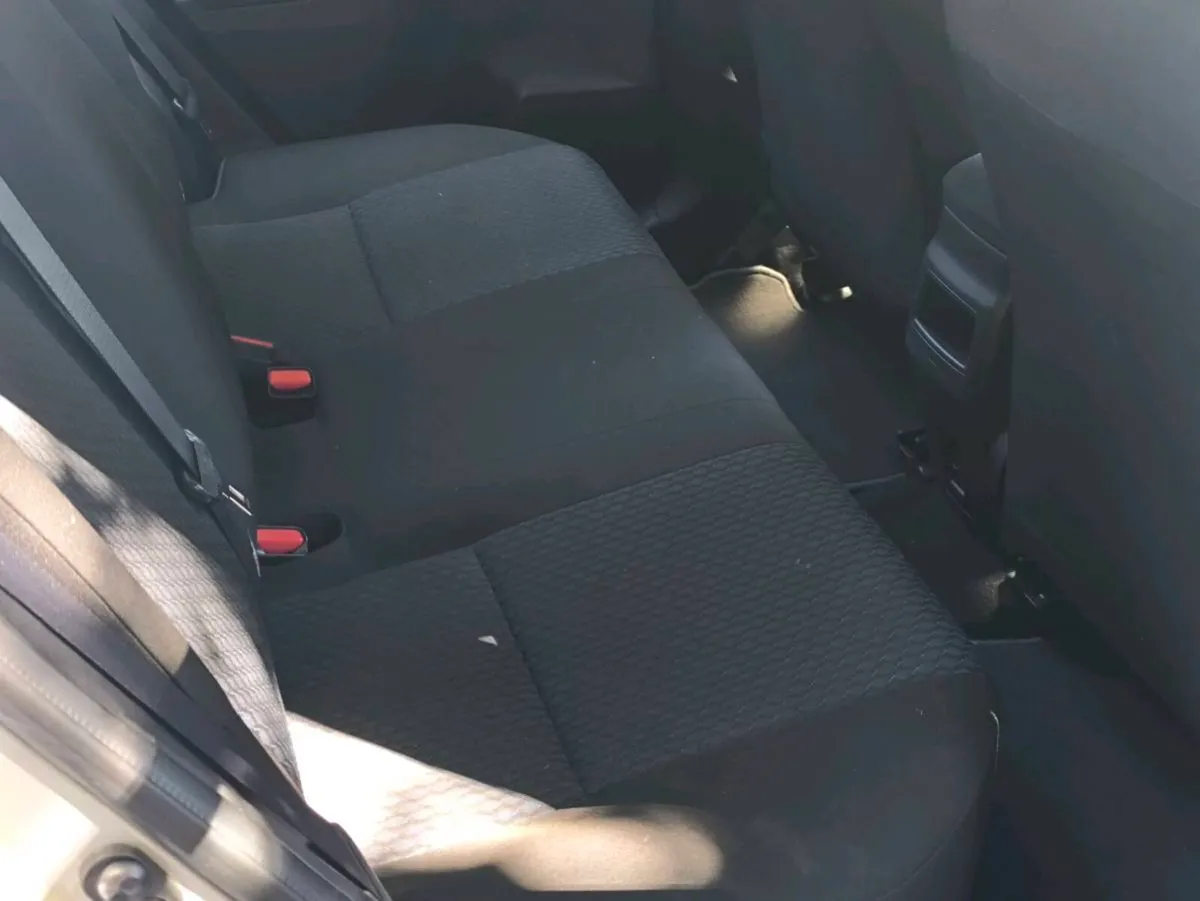 2015 AURIS 1.4 D4D 1 OWNER FULL TOYOTA SERVICE HIS - Image 4