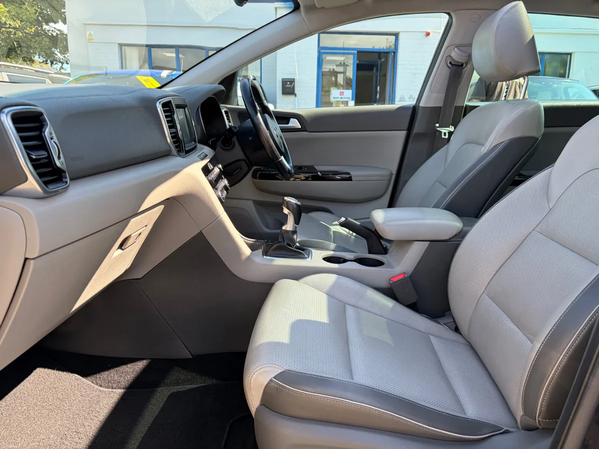2016 KIA SPORTAGE 1.7d HIGH SPEC PAN ROOF - Image 4