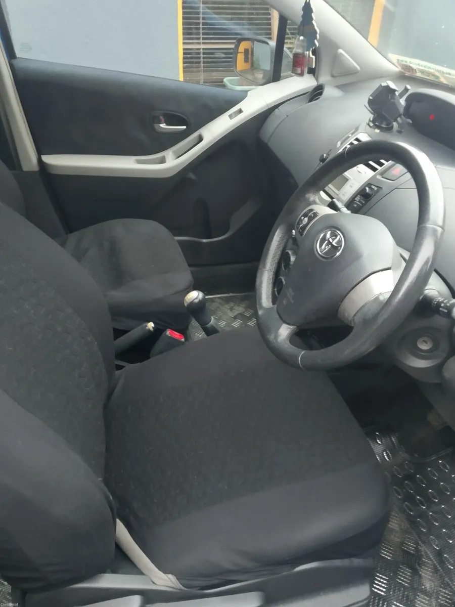 Toyota Yaris 2008 - Image 2
