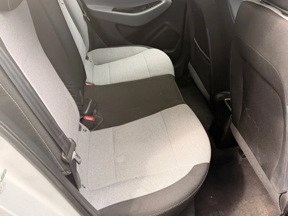 Hyundai i20 205 1.2 Petrol - Image 5