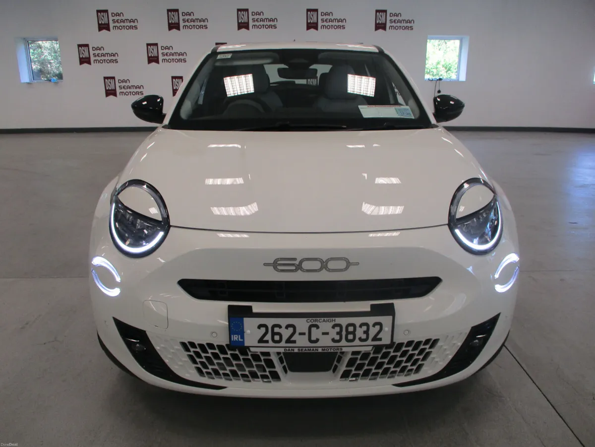 Fiat 600 ICON 1.2 PETROL MHEV AUTO 2026 - Image 3