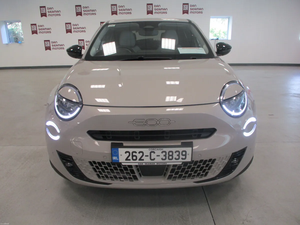 Fiat 600 2026 LA PRIMA 1.2  MHEV-LEATHER-CAMERA - Image 3