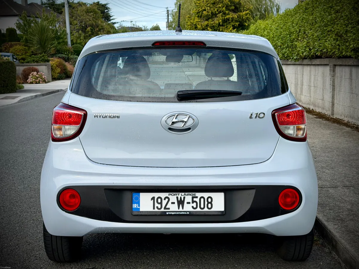 Hyundai i10 Petrol 1.0 5dr Hatchback. - Image 5