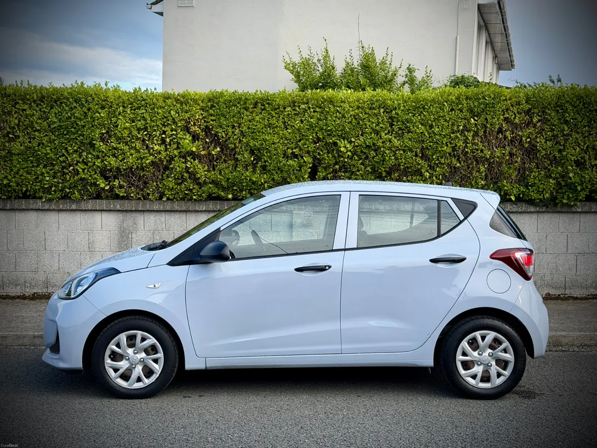 Hyundai i10 Petrol 1.0 5dr Hatchback. - Image 3