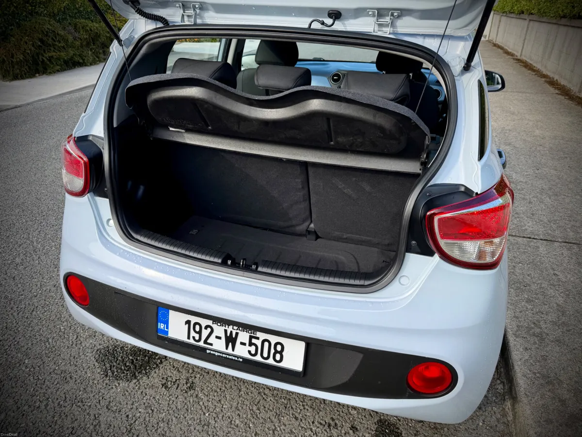 Hyundai i10 Petrol 1.0 5dr Hatchback. - Image 6