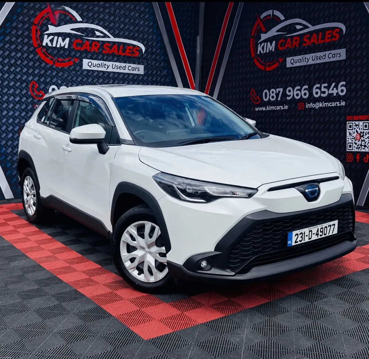 TOYOTA COROLLA CROSS HYBRID EXCELLENT COND HI SPEC - Image 2