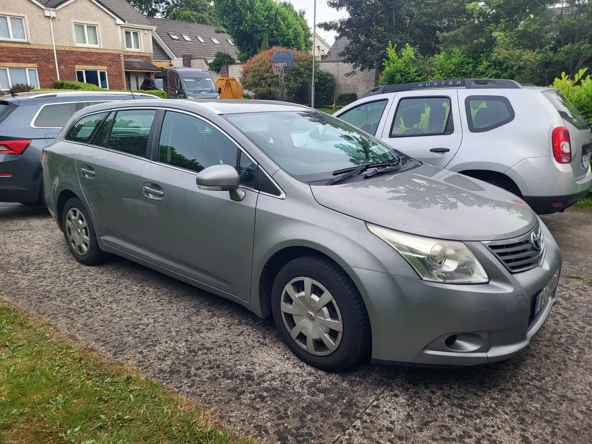 Toyota Avensis 2010 - Image 2