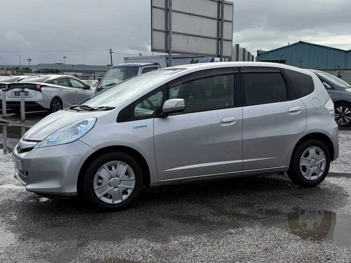 2013 Honda Fit 1.3 Hybrid Auto Nct 03/27 Tax 02/27 - Image 3