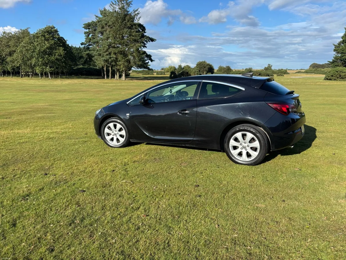 Opel Astra GTC SRI - Image 2