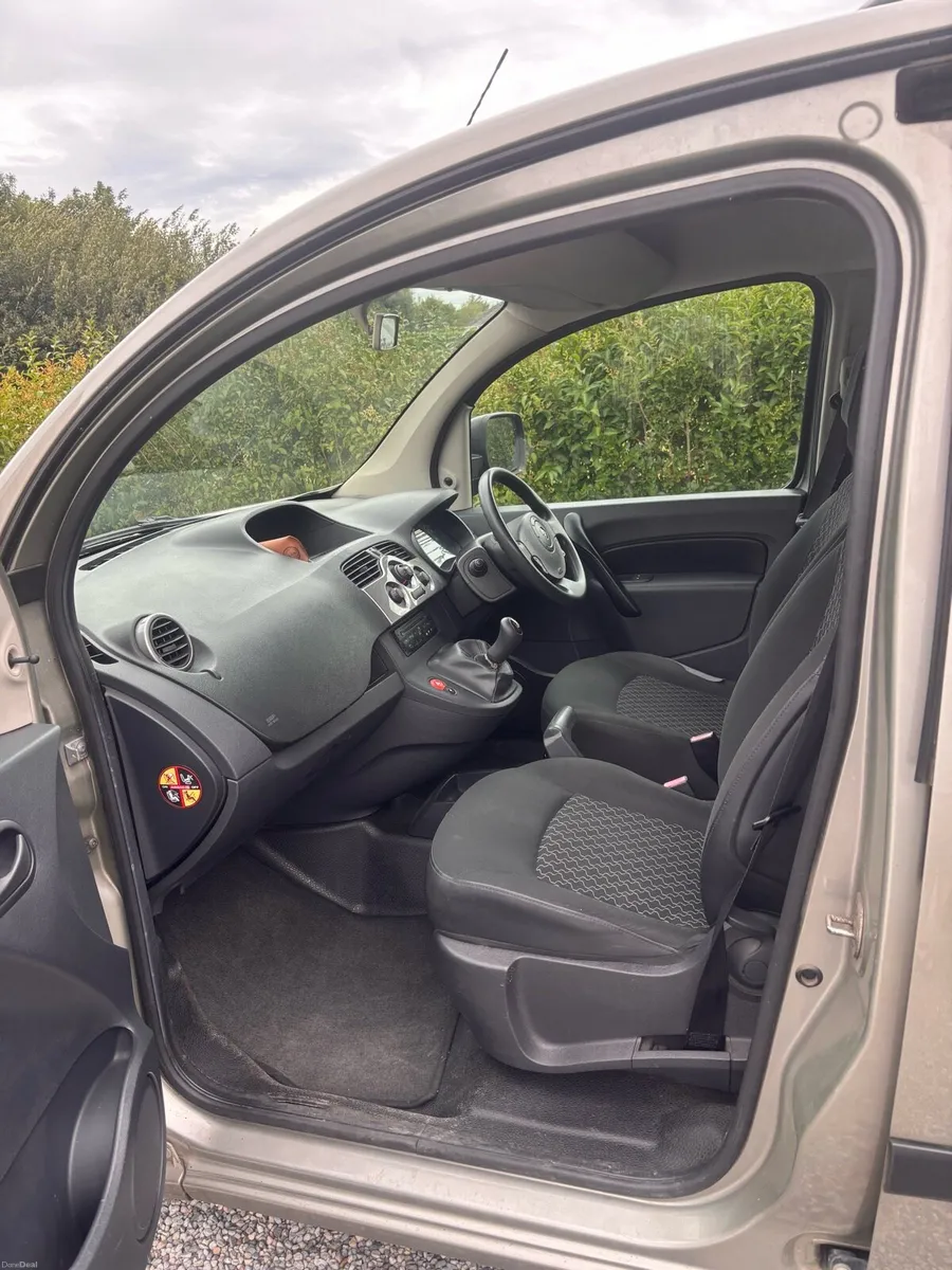 Car - Image 6