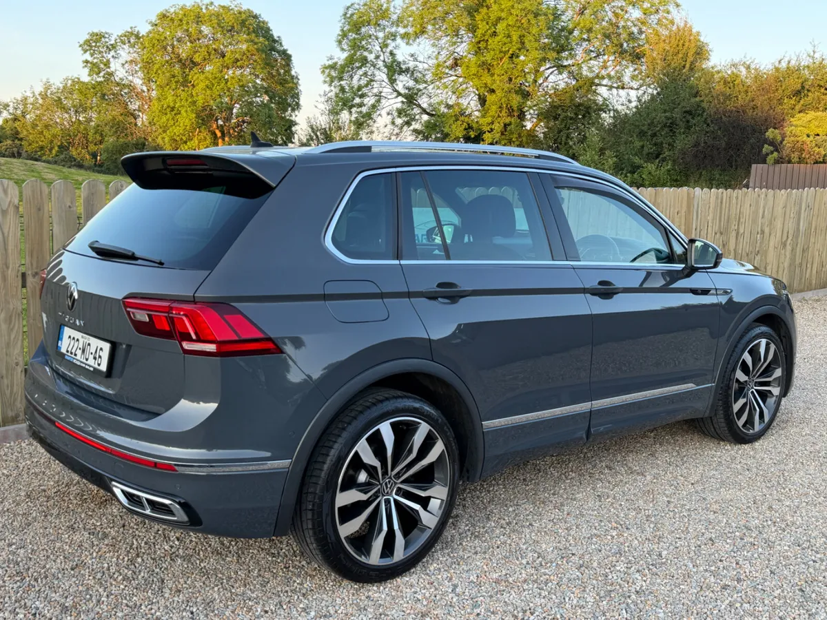 2022 Volkswagen Tiguan R Line - Image 4