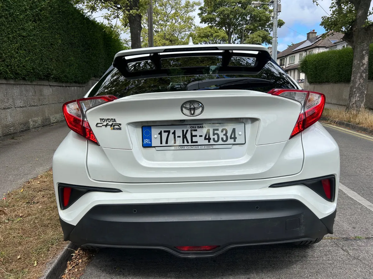 2017 TOYOTA CHR SOL 1.2 PETROL LEATHER INTERIOR - Image 6