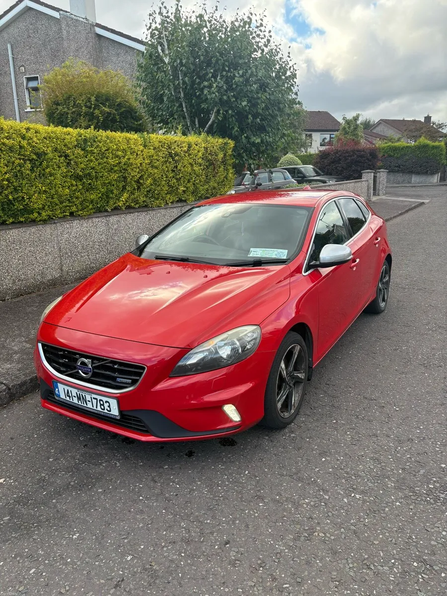 Volvo V40 R Design - Image 1