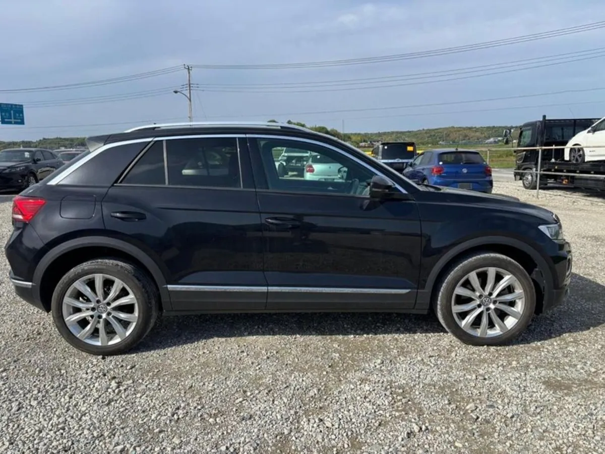 Volkswagen T-Roc Sport - Image 2