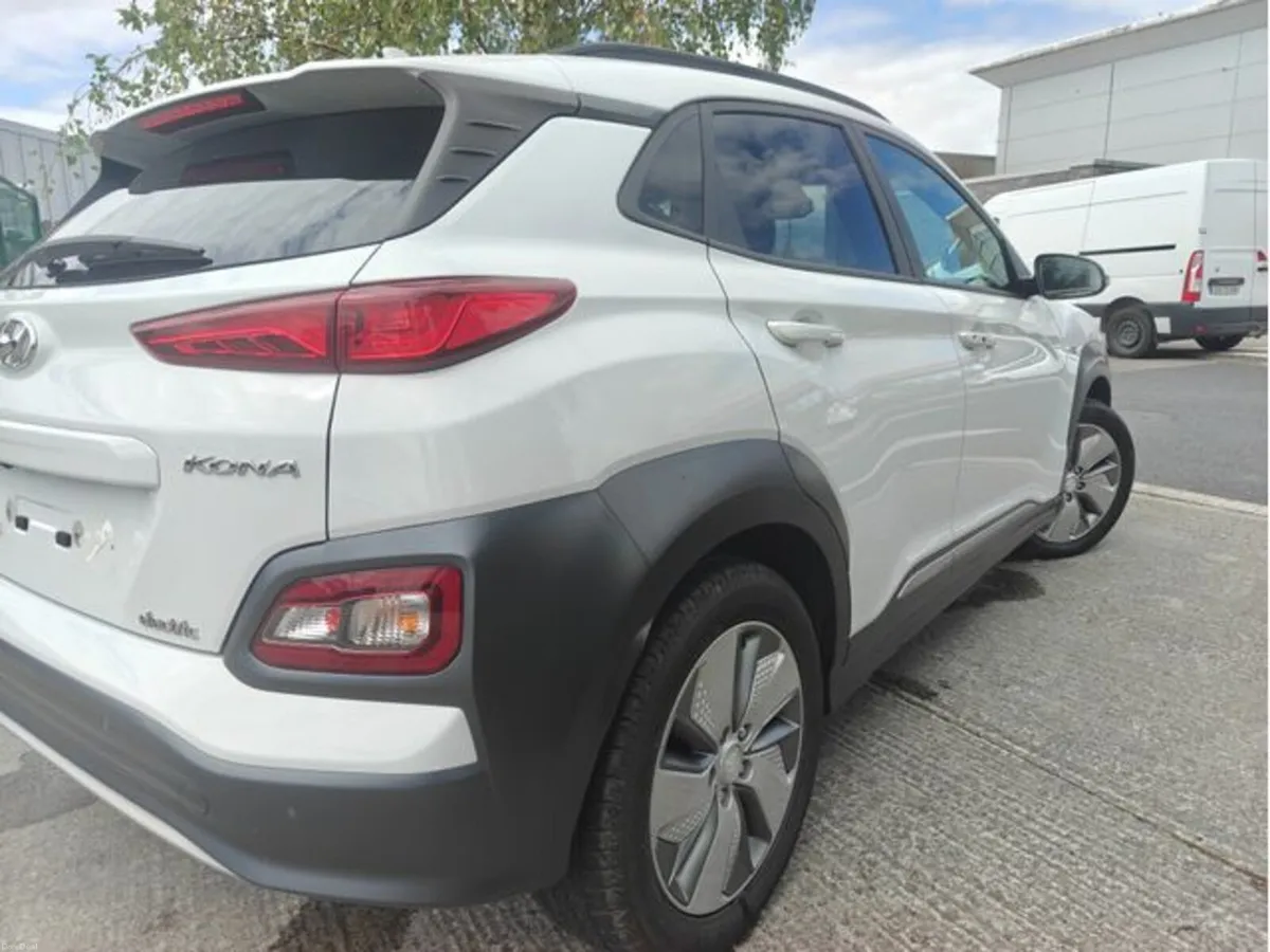 Hyundai KONA PREMIUM SE - Image 5