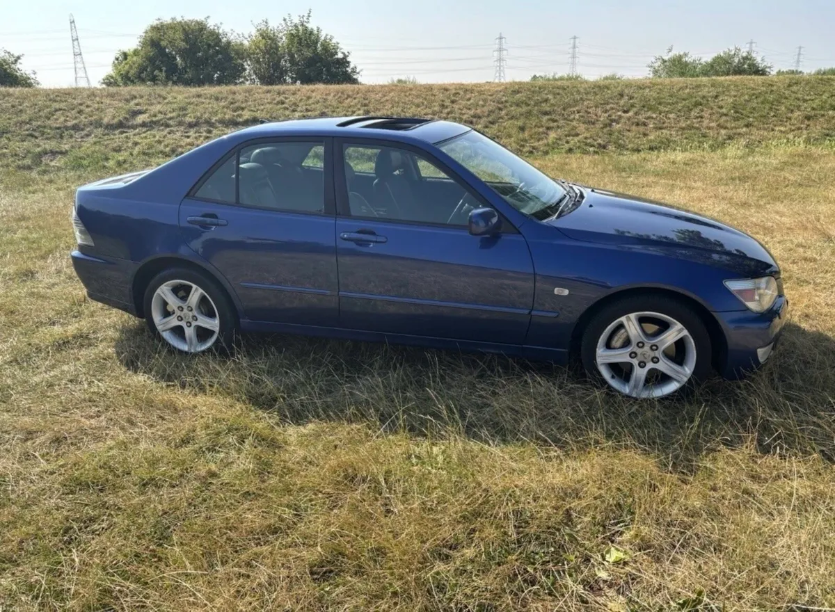 Lexus is200 - Image 2