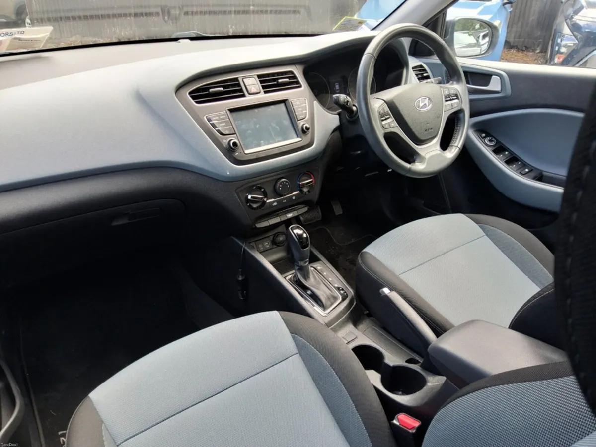 Hyundai i20 DELUXE AUTOMATIC - Image 5