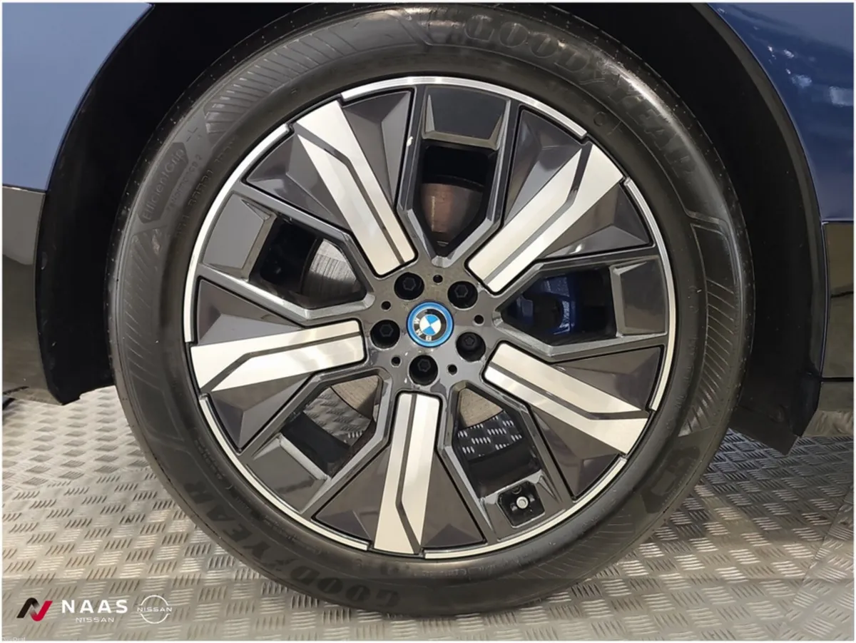 BMW iX XDRIVE40 M SPORT - Image 6