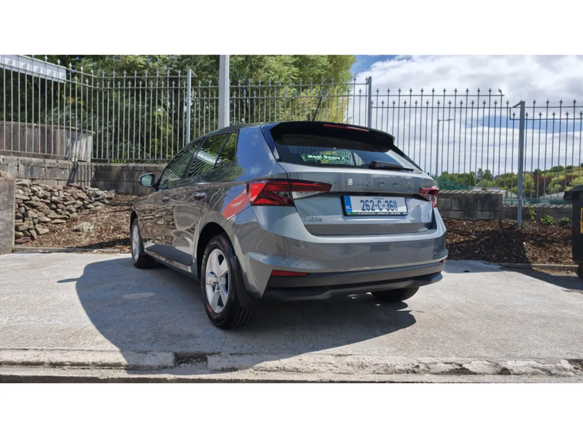 Skoda Fabia ESSENCE 1.0MPI 80HP - GRAPHITE GREY - - Image 3