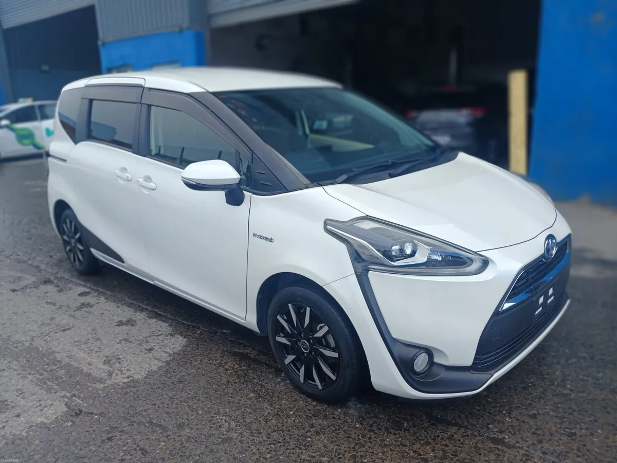2017 Toyota Sienta Hybrid 7 Seater Automatic - Image 3