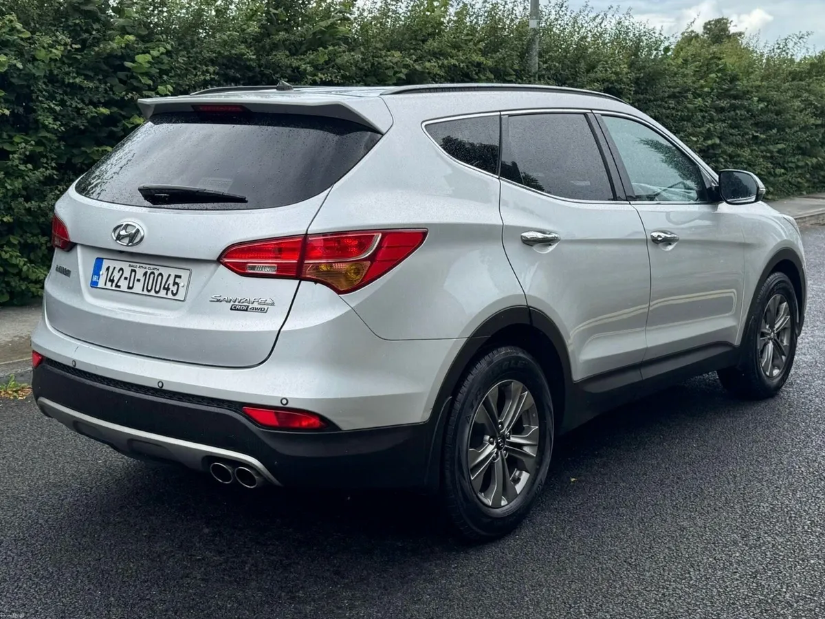 Automatic Hyundai SantaFe Low Miles - Image 6