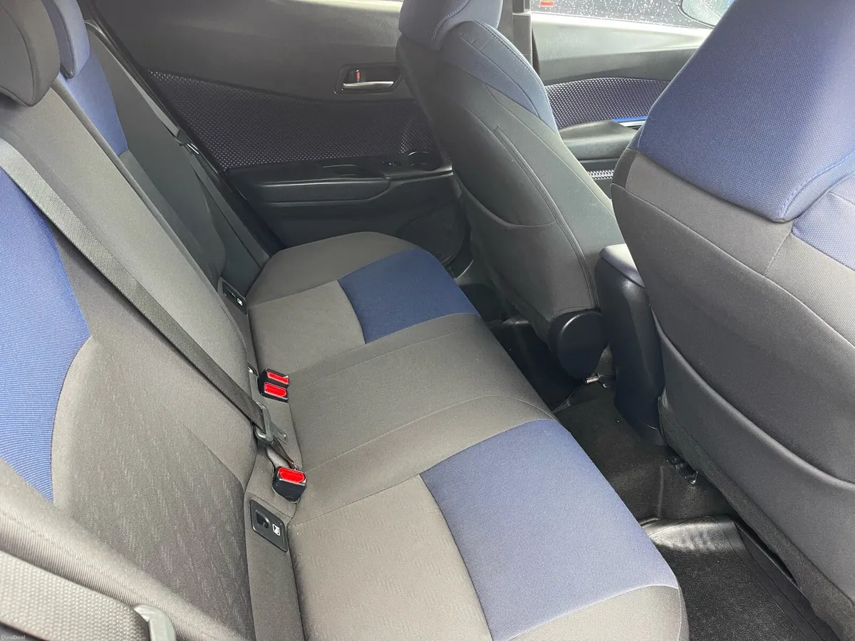 Toyota CH-R Hybrid Auto - Image 4