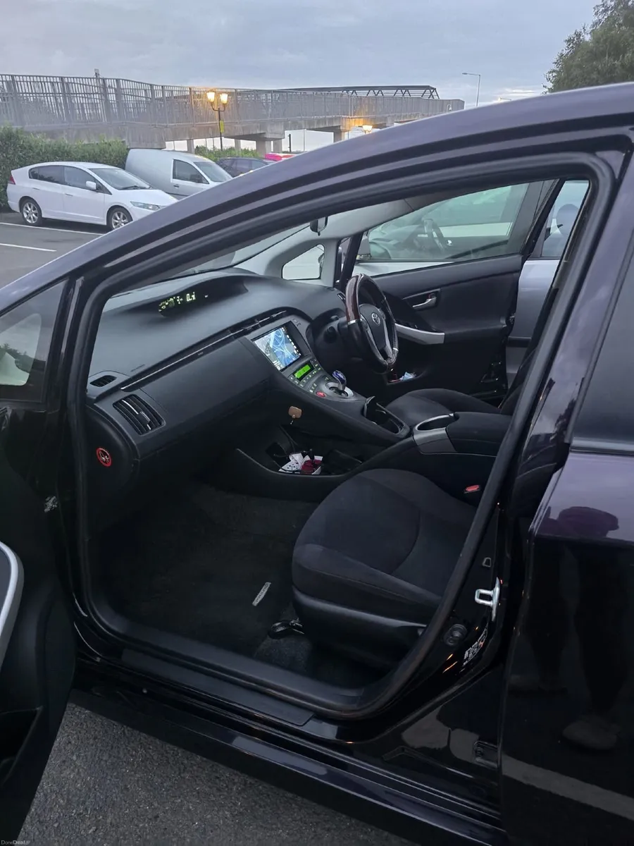 Toyota Prius 2014 - Image 2