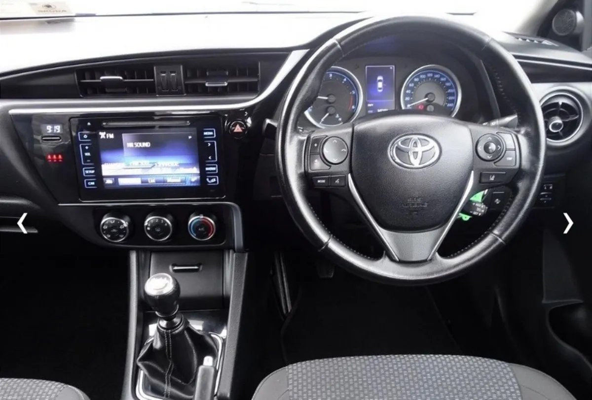 Toyota Corolla 2018 - Image 2
