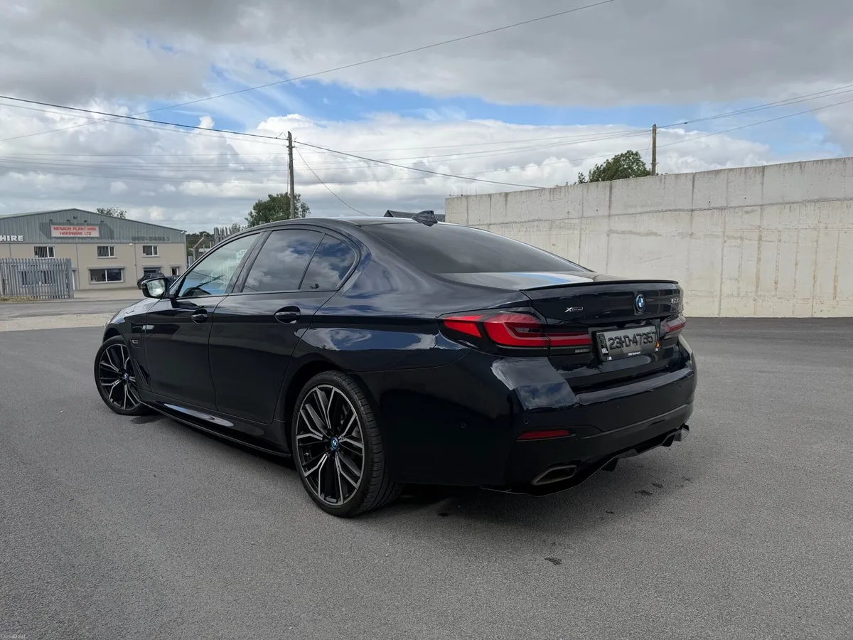 2023 BMW 530e M Sport Pro X Drive,Sunroof, 20 inch - Image 6