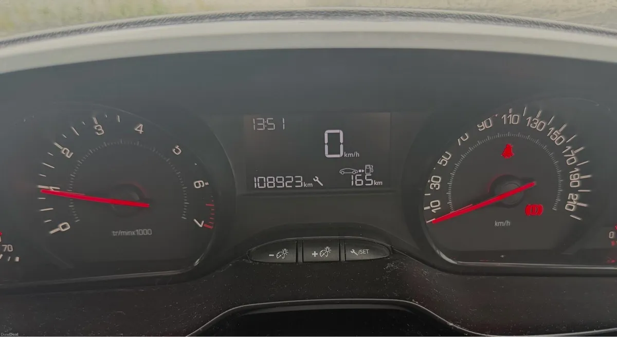 Low mileage 2013 Peugeot 208 - Image 4