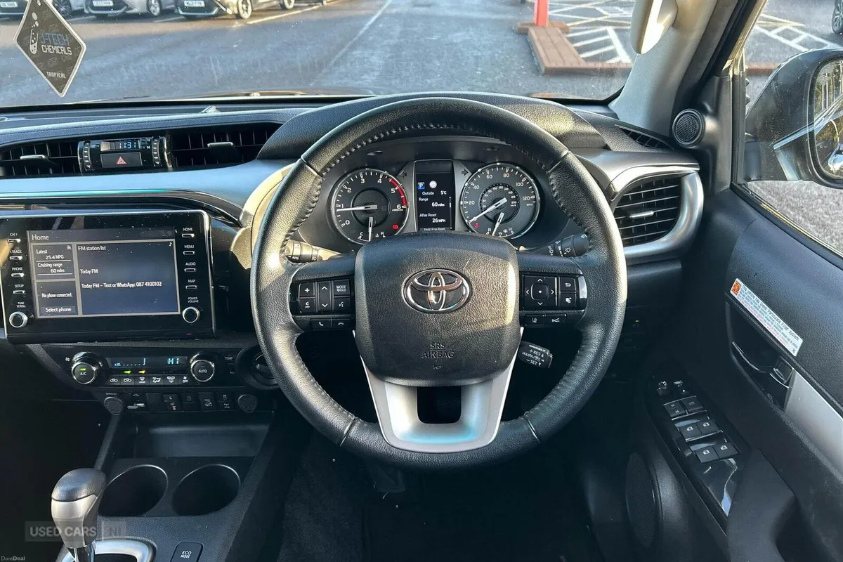 Toyota Hilux 2.8 D-4D Invincible Auto 4WD Euro 6 ( - Image 6