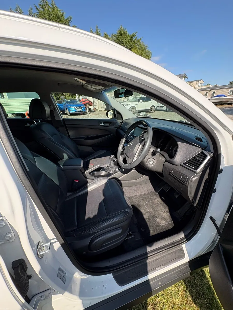 HYUNDAI TUCSON - Image 5