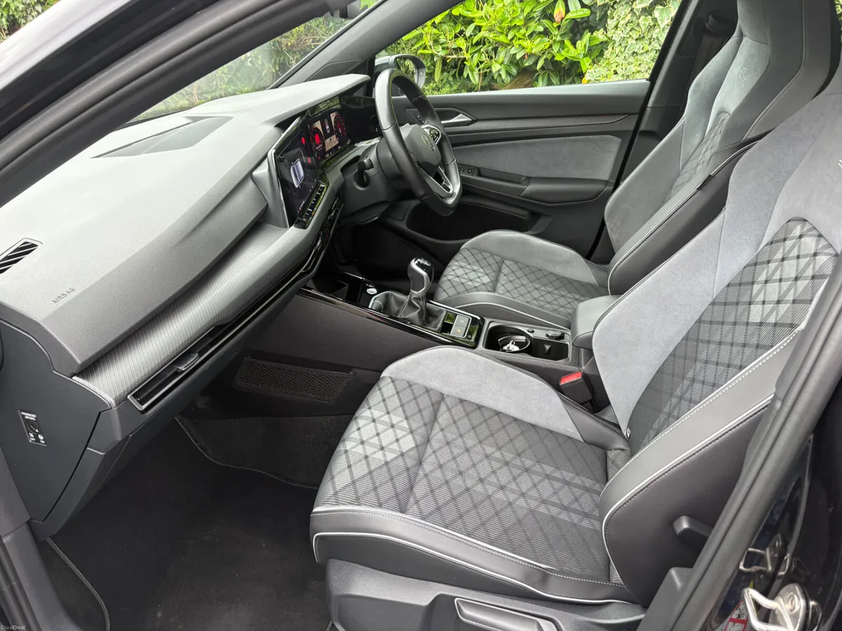 Volkswagen Golf 2023 R Line - Image 5