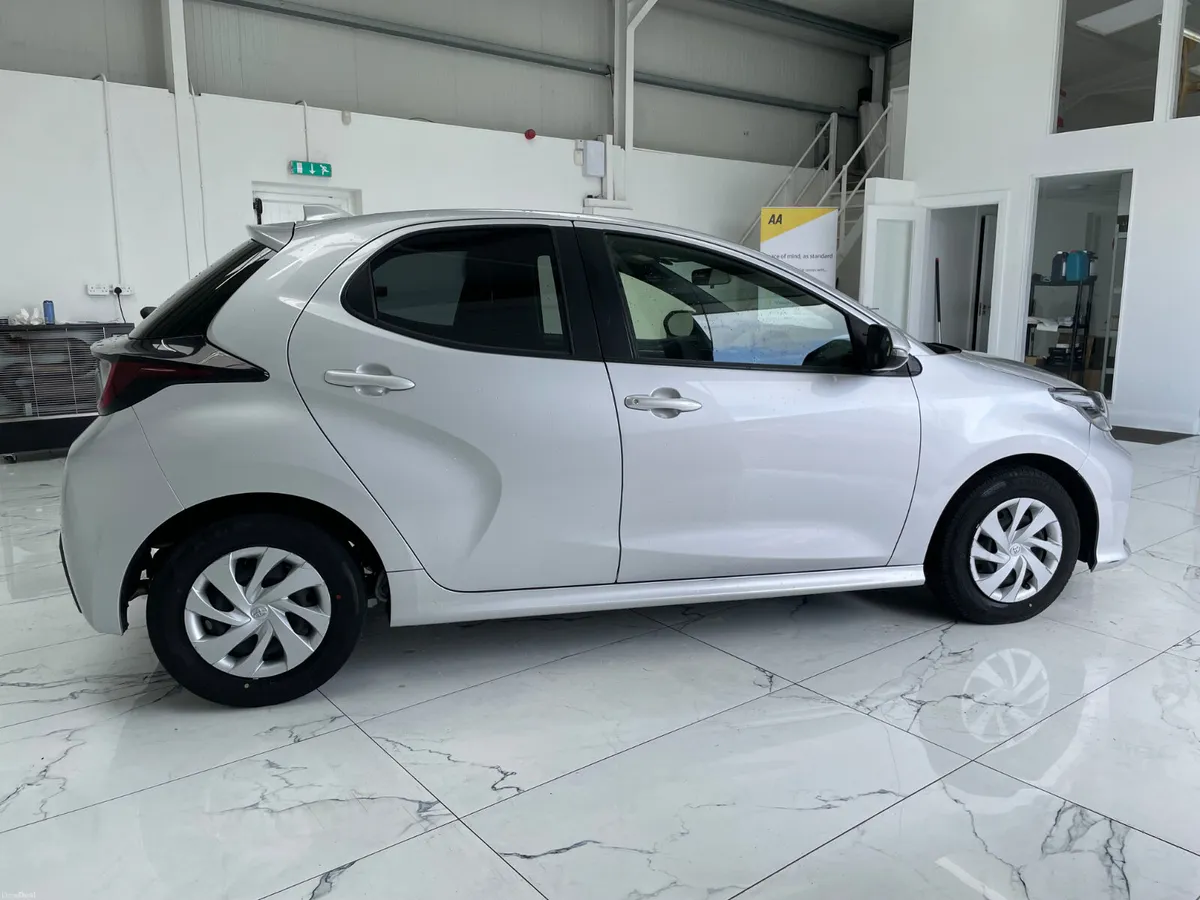 2022 Toyota Yaris - Image 3