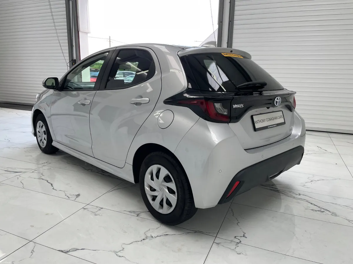 2022 Toyota Yaris - Image 6