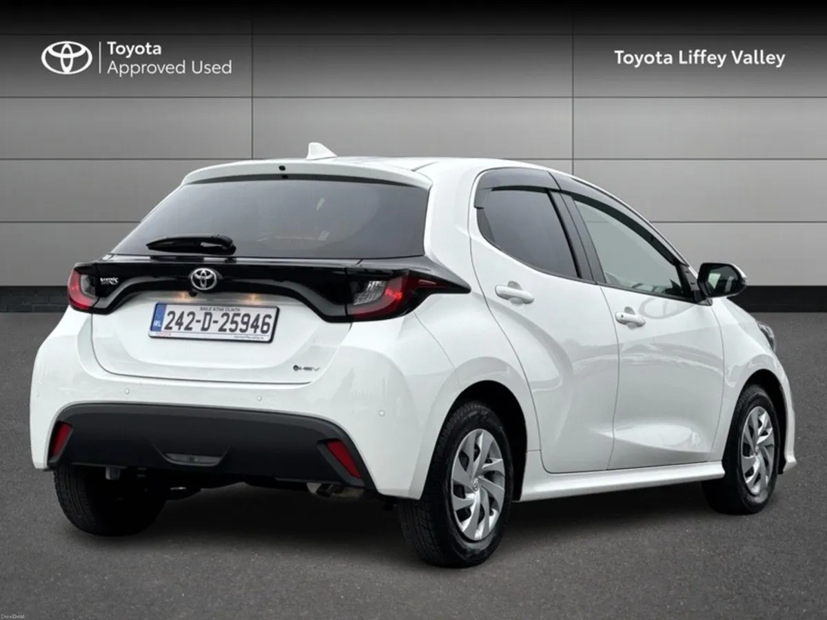 Toyota Yaris YARIS 1.5 HYBRID - Image 2