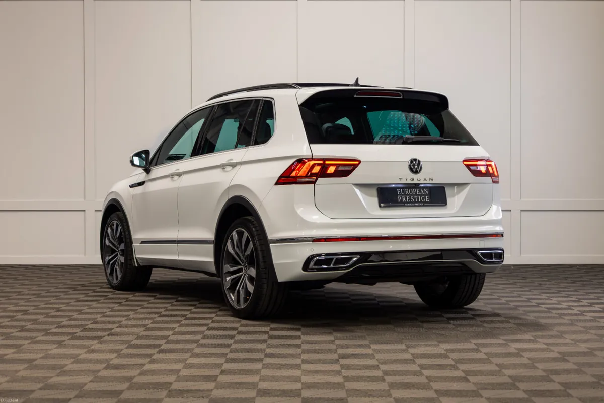 2021 Volkswagen Tiguan R-Line - Image 4
