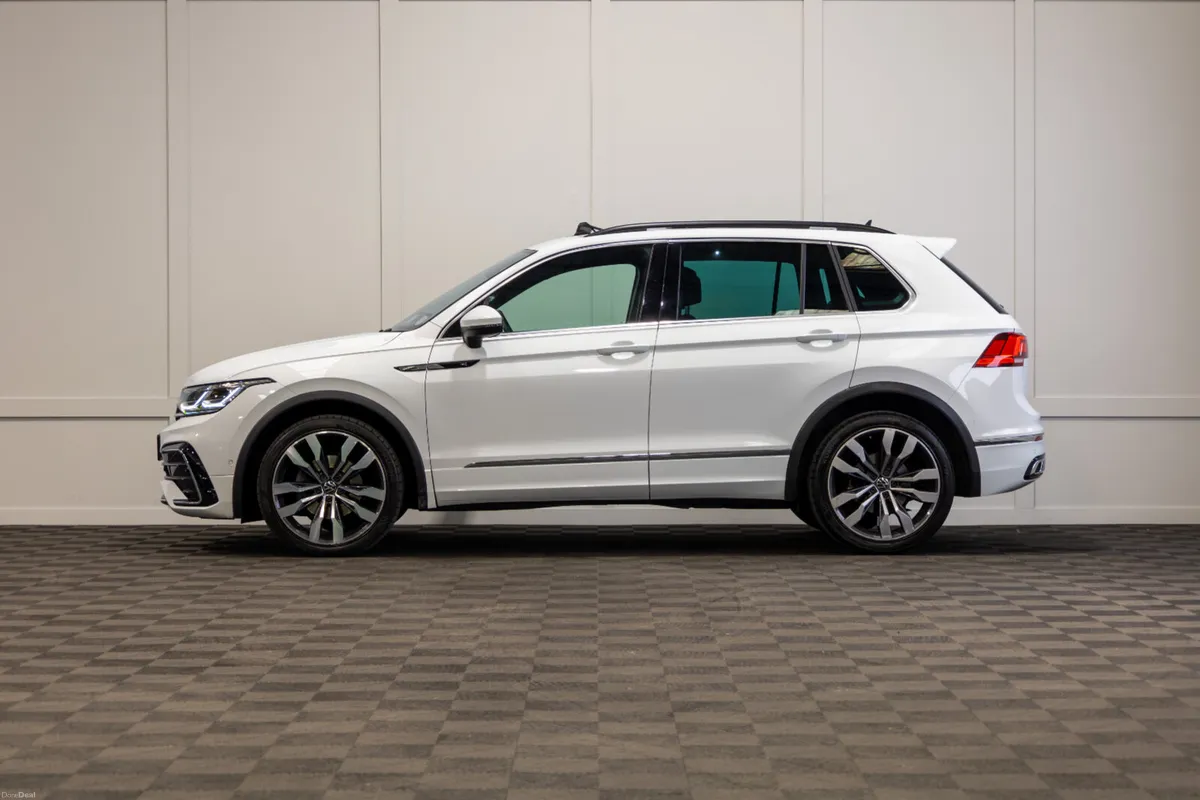 2021 Volkswagen Tiguan R-Line - Image 3