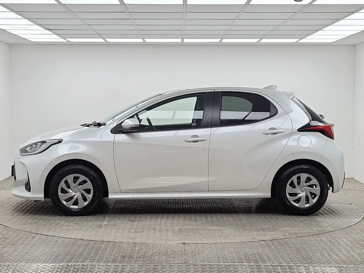 Toyota Yaris HYBRID SPORT - Image 5