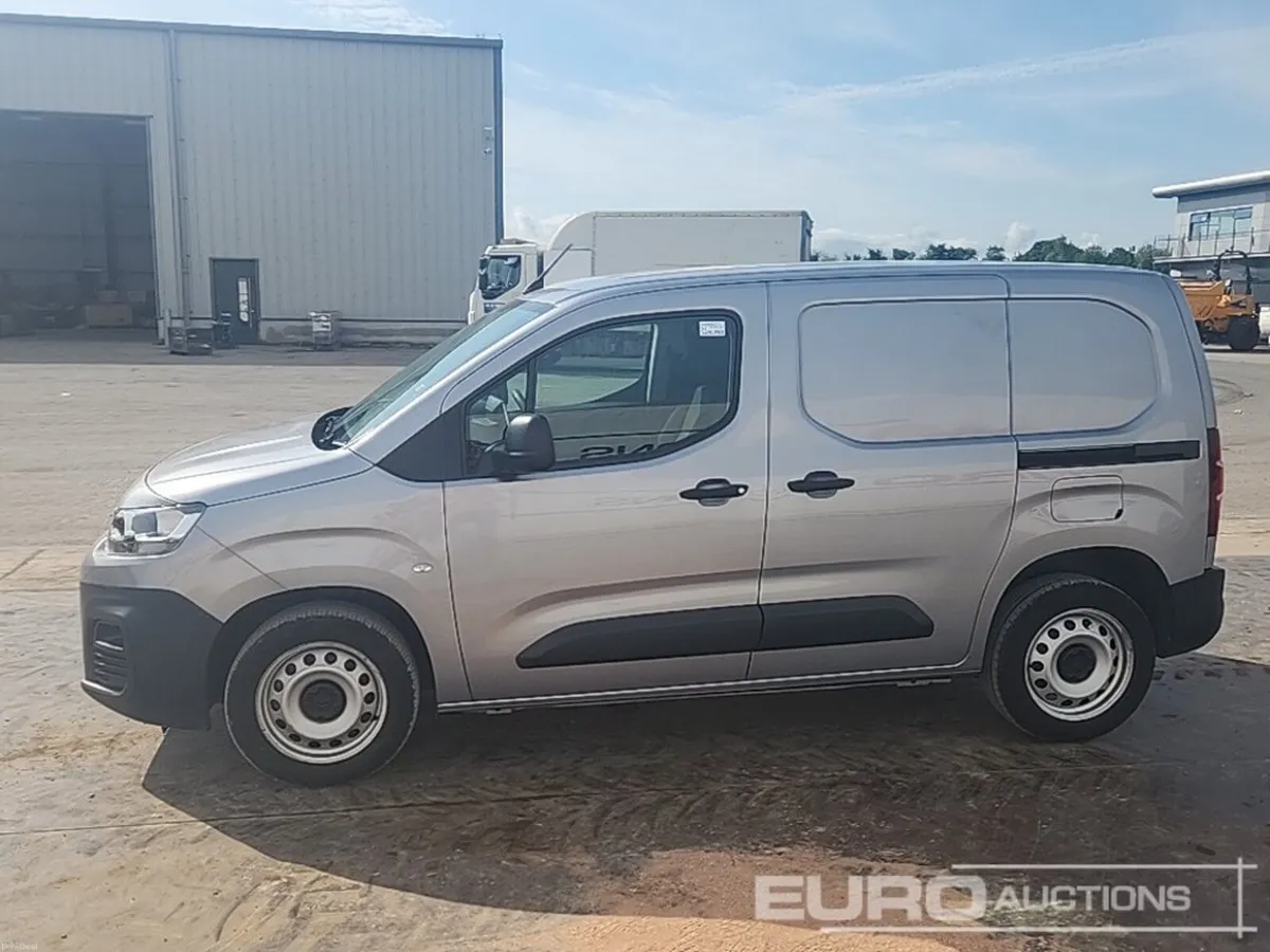 Citroen Berlingo 2023 - Image 2